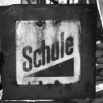 Historisches Verkehrszeichen: Schule (um 1927)